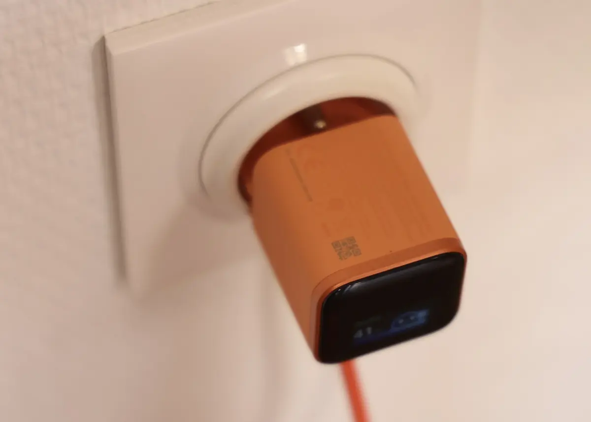 Test du chargeur Anker Nano 45W orange&nbsp;: un &eacute;cran mignon, de la charge "froide", id&eacute;al pour voyager
