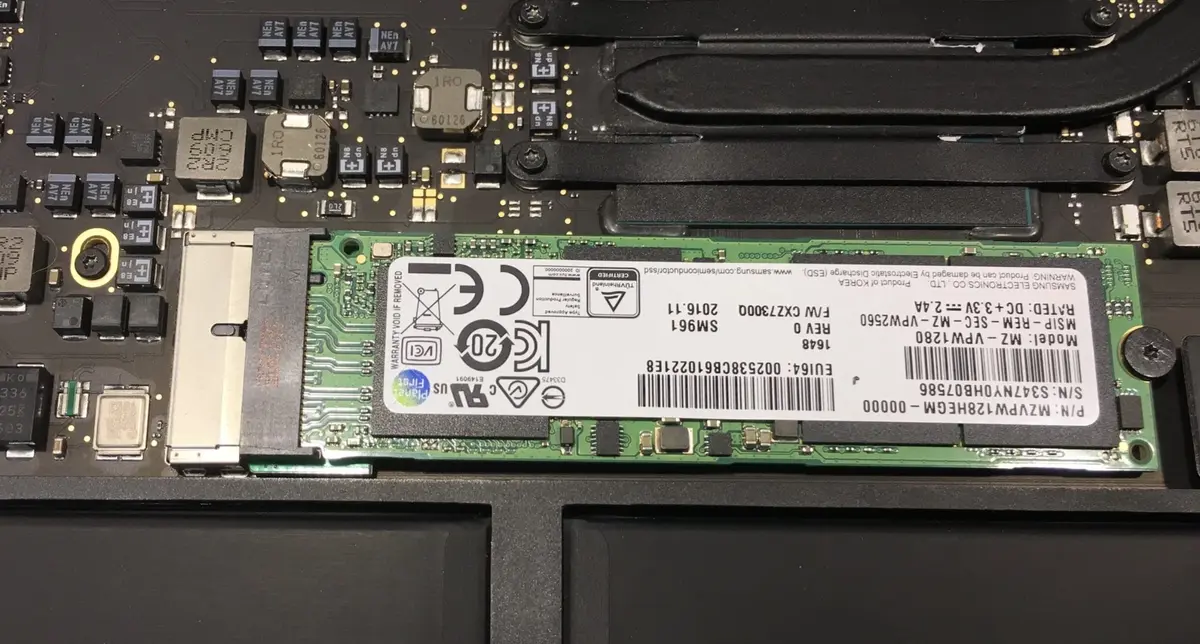 Un SSD standard de 2To (Samsung) dans un MacBook Air avec High Sierra