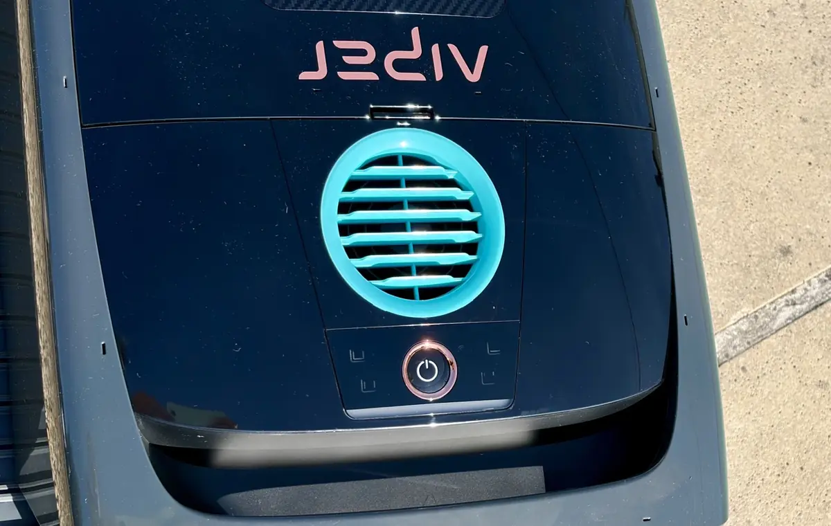 Test de l'Aiper Scuba V3&nbsp;: l'IA s'invite dans votre piscine, et c'est mieux&nbsp;!