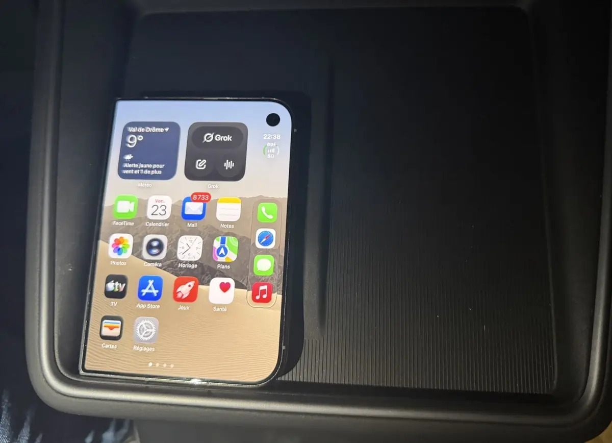 iPhone Duo et chargeur de voiture&nbsp;: &ccedil;a coince&nbsp;? Premier test en Tesla, Zeekr...