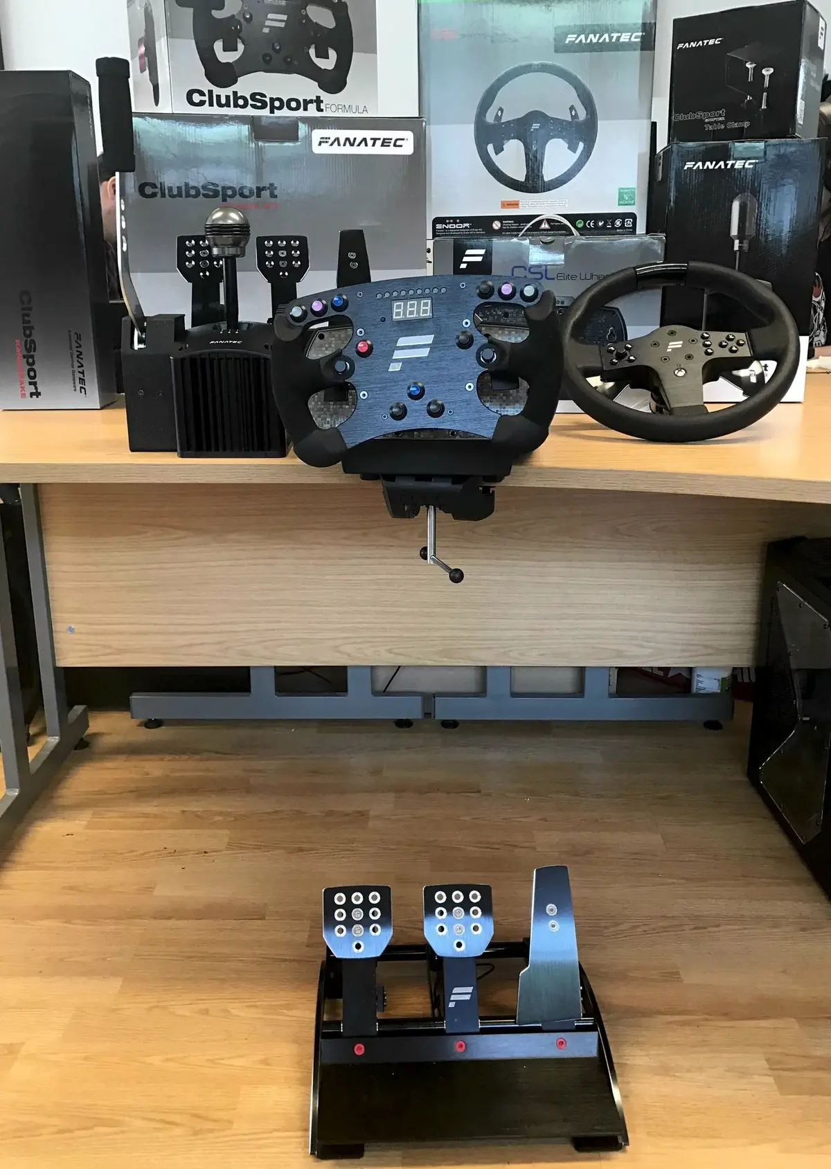 L'image du jour : F1 2017 prendra en charge les volants Fanatec