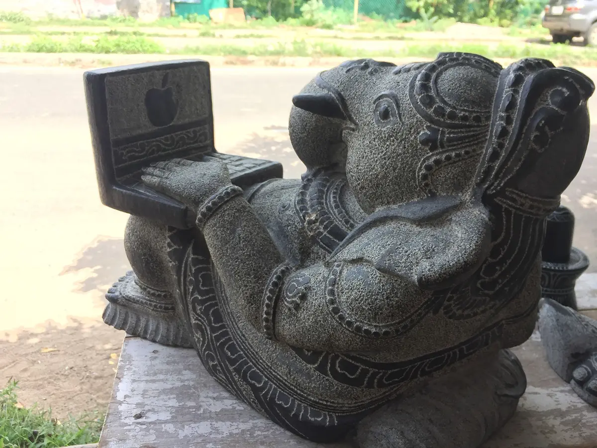 Insolite : en Inde, même les dieux ont des MacBook ! (photos)