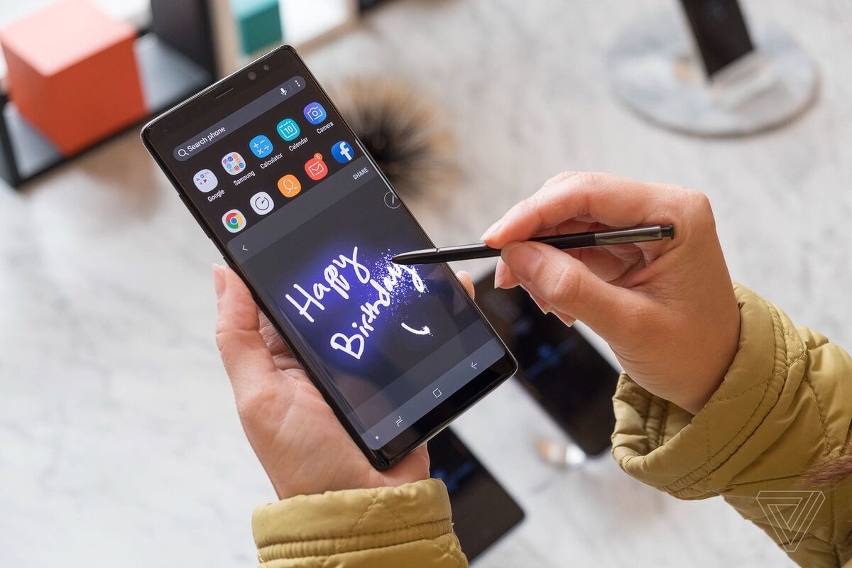 Samsung présente son Galaxy Note 8 : double-capteur, 1000€ et un écran "infini" de 6,3"