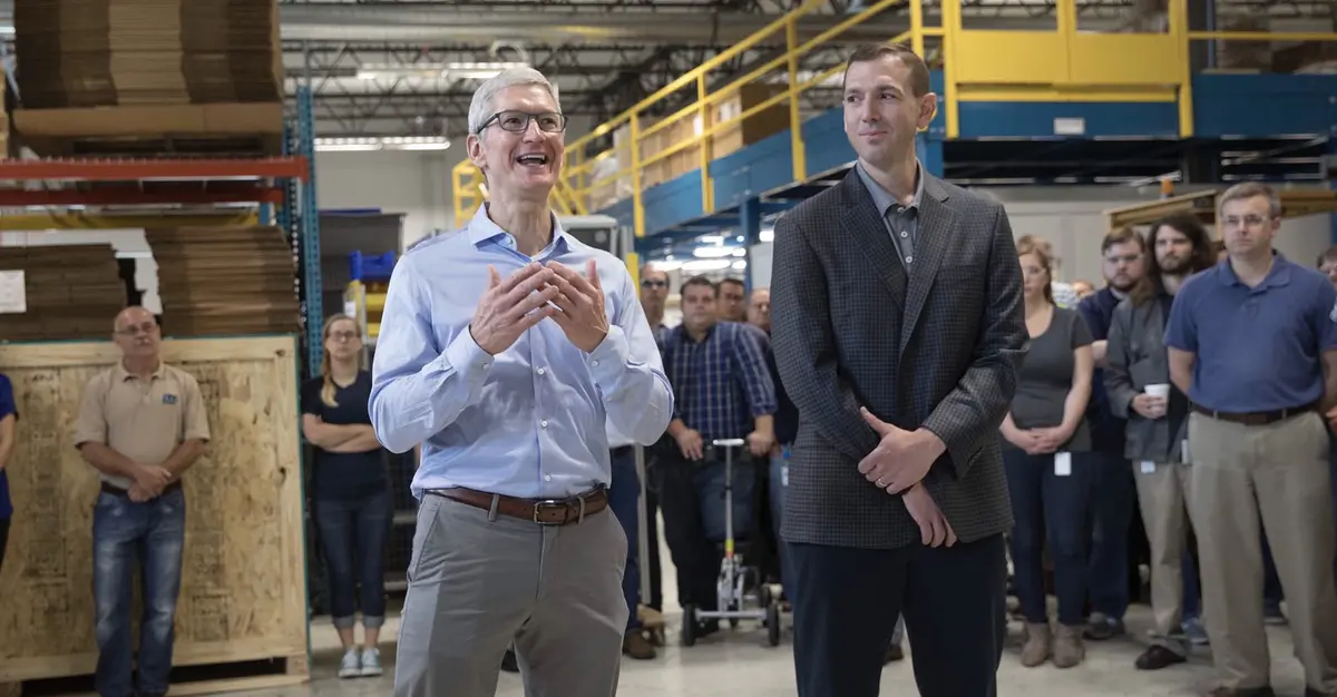 Insolite : Tim Cook visite un "spécialiste des fuites" (sic!)