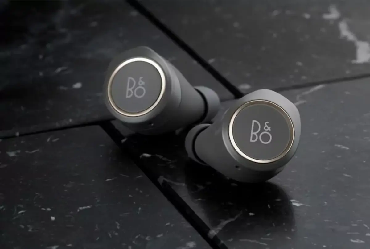 BeoPlay E8 (Bang &amp; Olufsen) רוצה להאפיל על AirPods