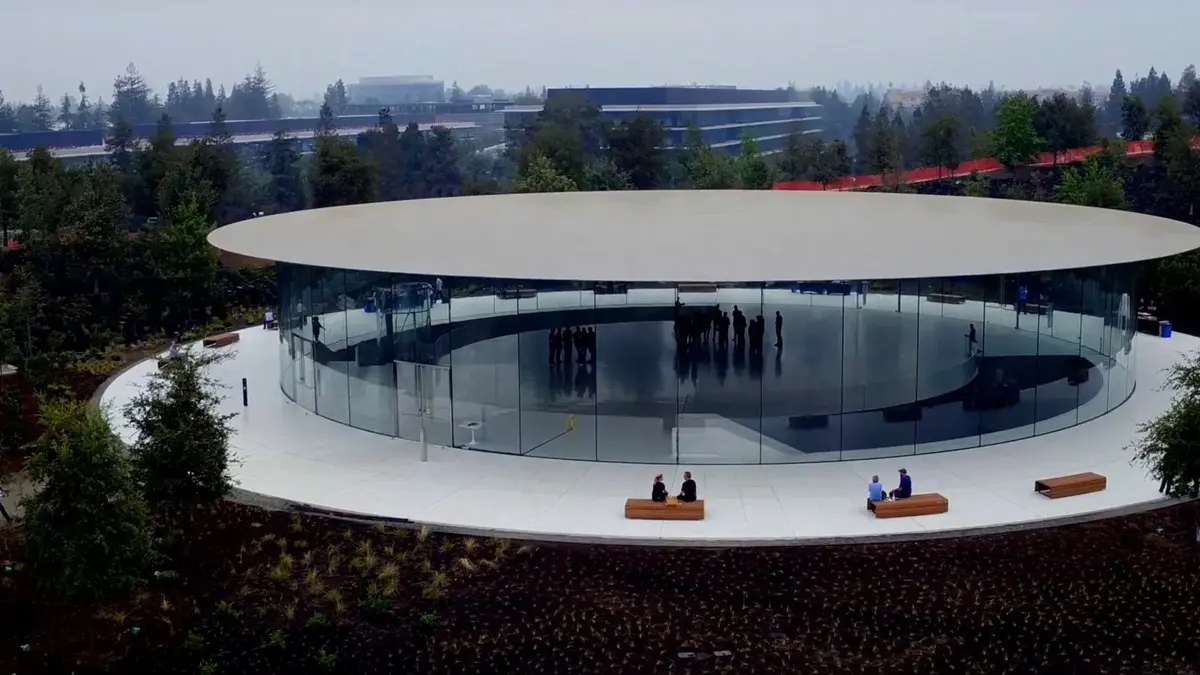 L'amphithéâtre Steve Jobs vu du ciel avant la keynote