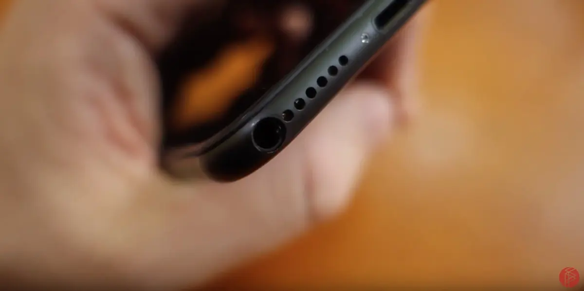 Insolite : il ajoute une prise jack à son iPhone 7