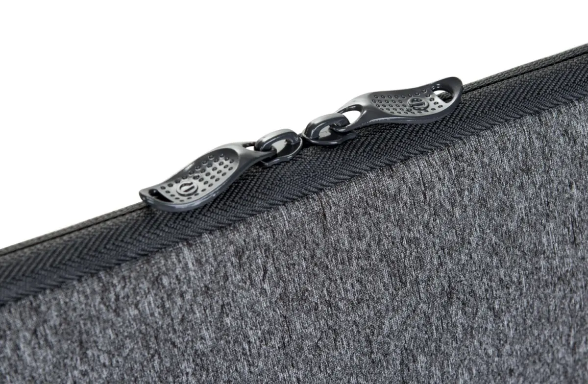 Housses pour MacBook Pro : le gris, c'est trendy (chez be.ez) avec LA robe Dark mix-grey