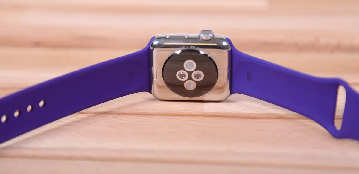 Apple Watch : aperçu des nouveaux bracelets en nylon (à carreaux) et sport (Ultraviolet)