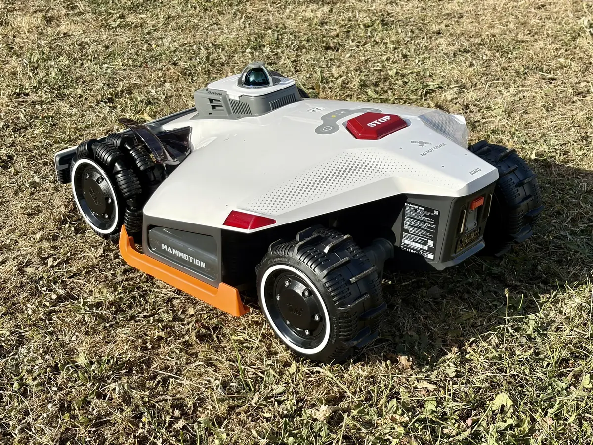 Test Mammotion Luba 3 AWD 3000&nbsp;: un robot tondeuse vraiment taill&eacute; pour les grandes surfaces&nbsp;?