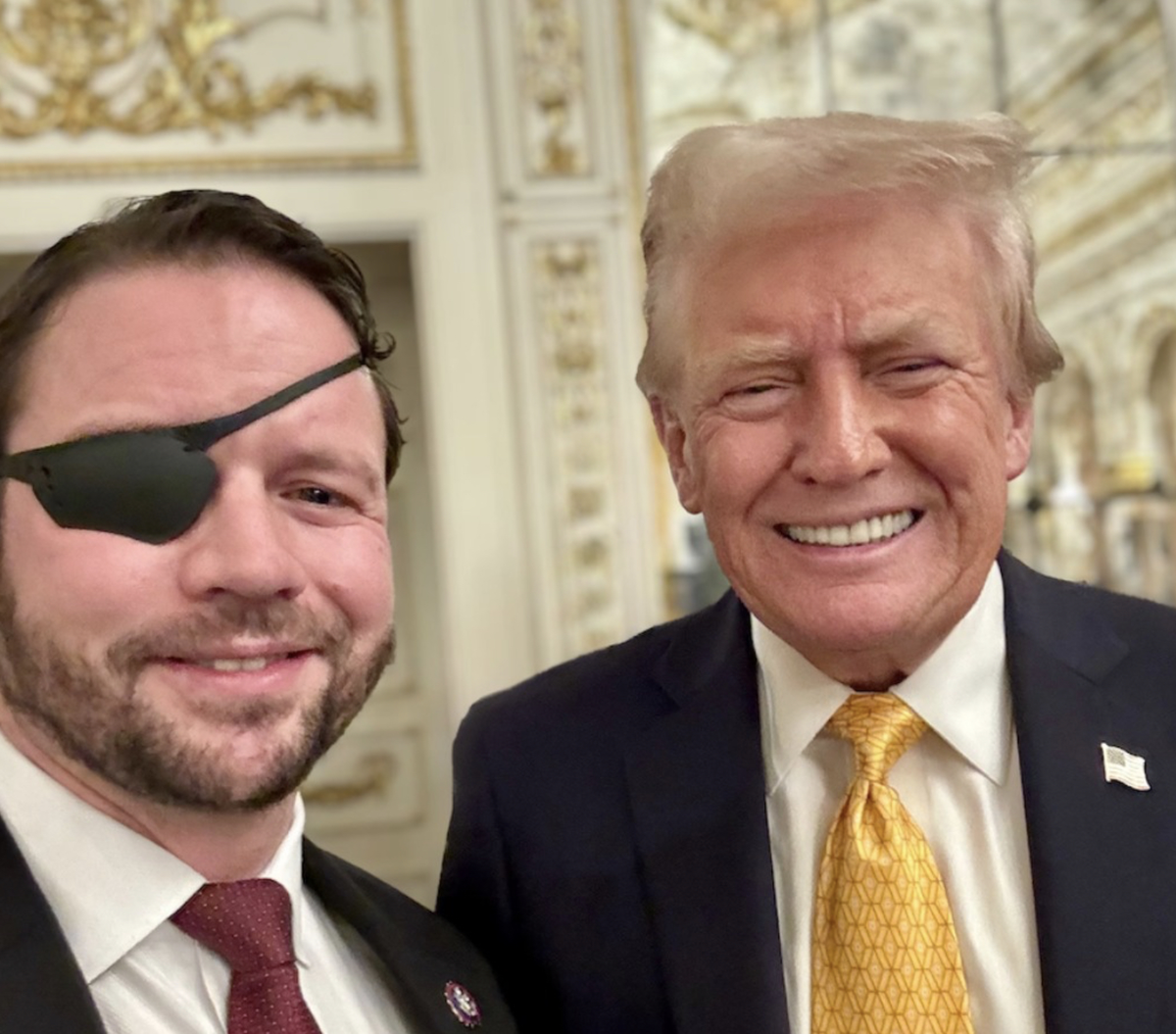 Dan Crenshaw, cadre des Républicains, met la pression à Tim Cook