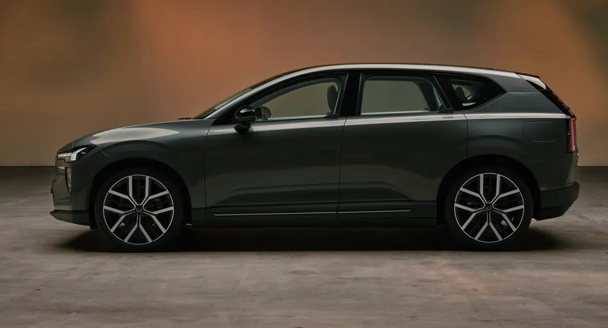 Volvo EX60 2026&nbsp;: 680 ch, 800V, &eacute;cran convexe, 810 km d'autonomie, et sans bug&nbsp;?