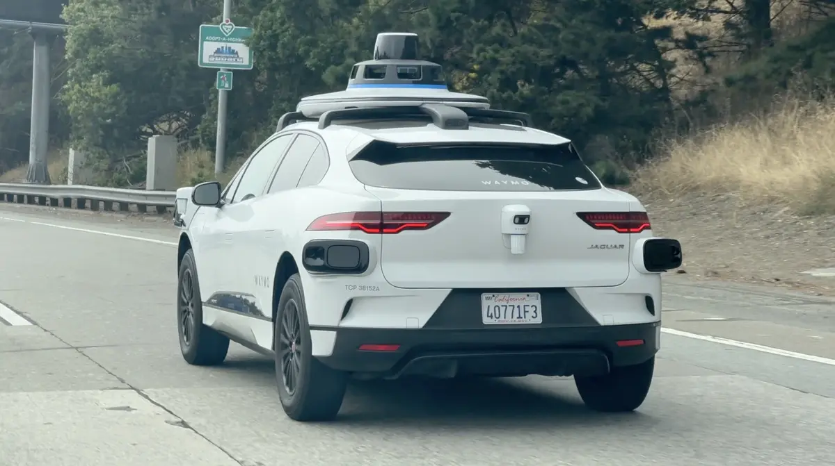 Dangereux ? On a testé un vrai taxi sans chauffeur à San Francisco !