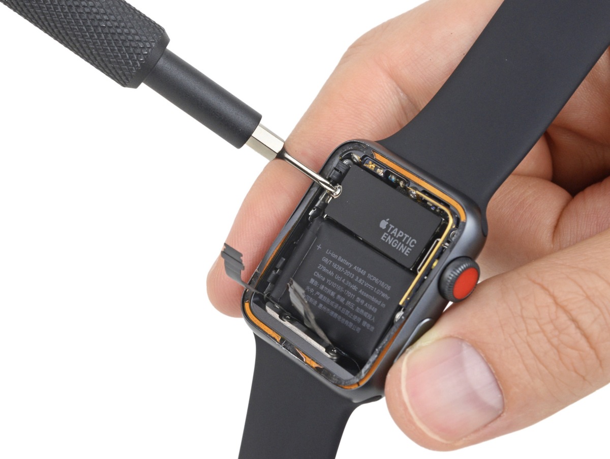 Démontage de l'Apple Watch Series 3 : des "surprises" et une réparabilité moyenne