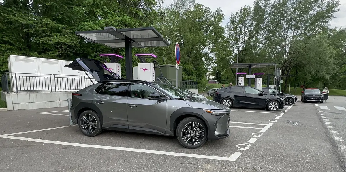 Stations de recharge déjà saturées à l'Ascension, vers un été compliqué ?