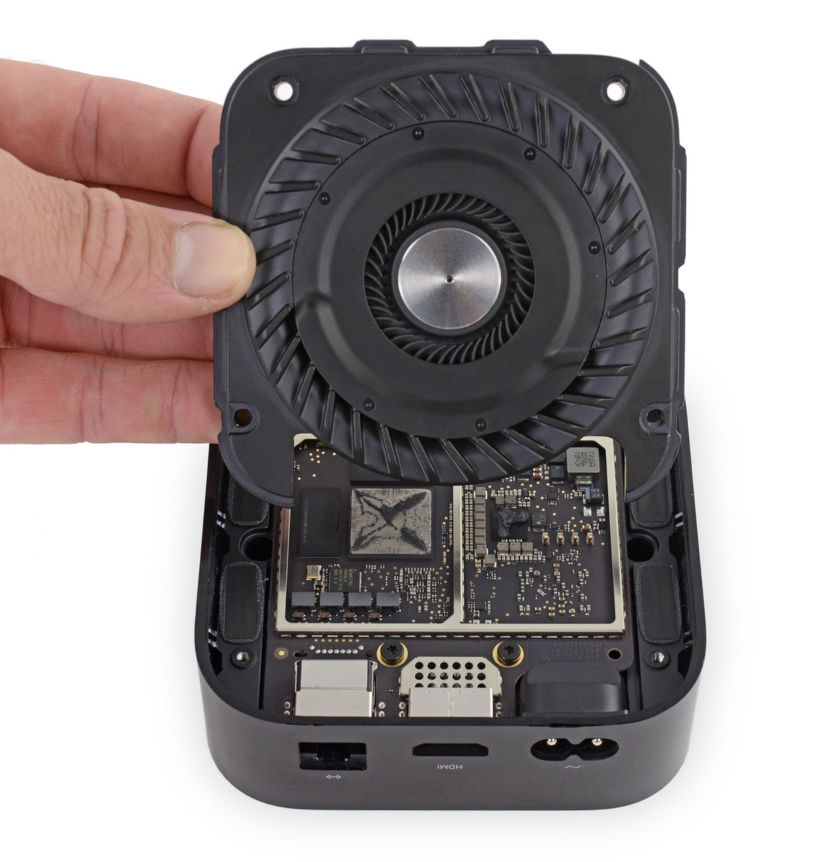 Apple TV 4k : un moteur brushless pour la ventilation et 3Go de RAM (démontage)