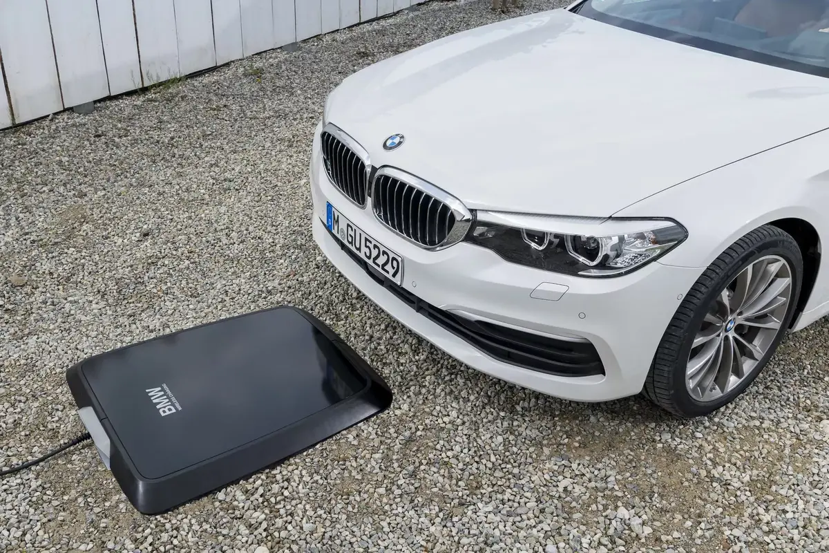 Après Apple et son iPhone 8, BMW va recharger ses voitures sans fil