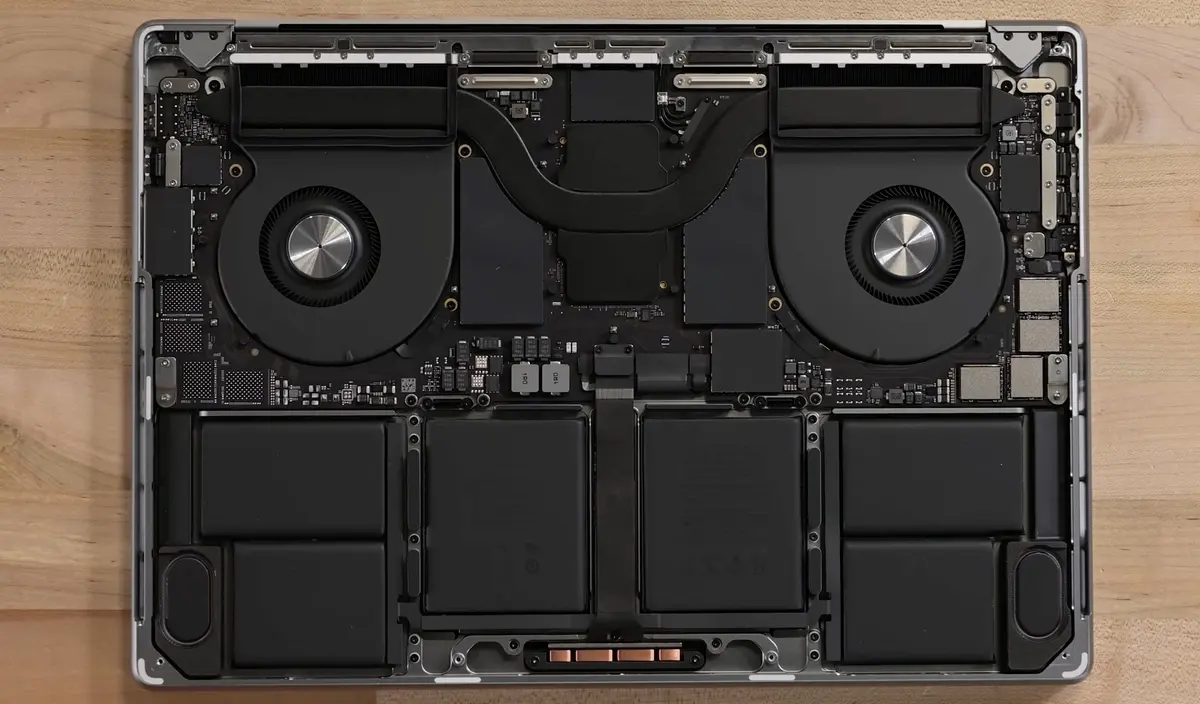 Démontage du MacBook Pro 16" M1 Pro : pas de changement drastique