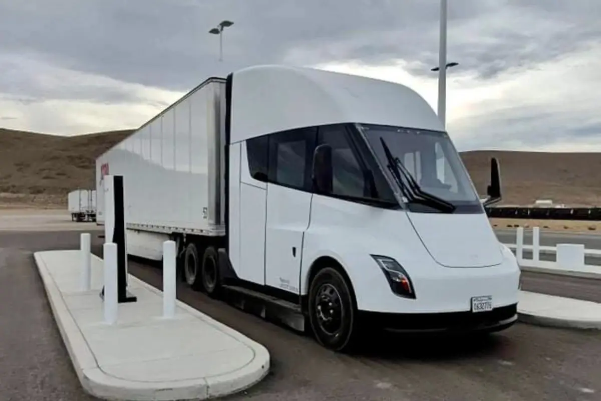 Les camions électriques de Tesla débarquent en Europe, mais pour quoi faire ?