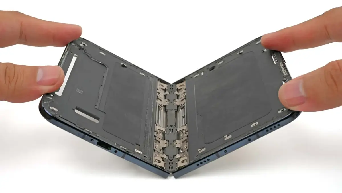 D&eacute;montage de l'iPhone Duo&nbsp;: iFixit r&eacute;v&egrave;le plusieurs indices sur les probl&egrave;mes de l'&eacute;cran