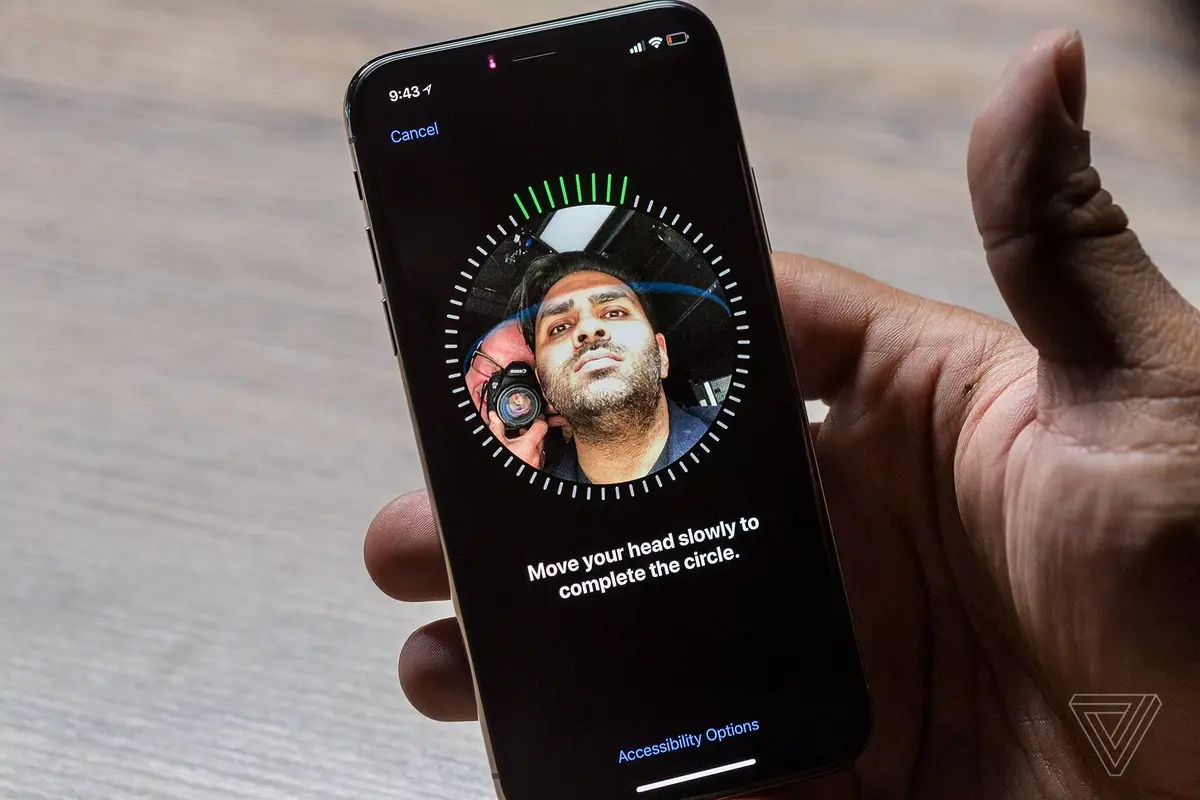 iPhone X : Face ID ne fonctionnerait pas bien en plein soleil et trop loin du visage