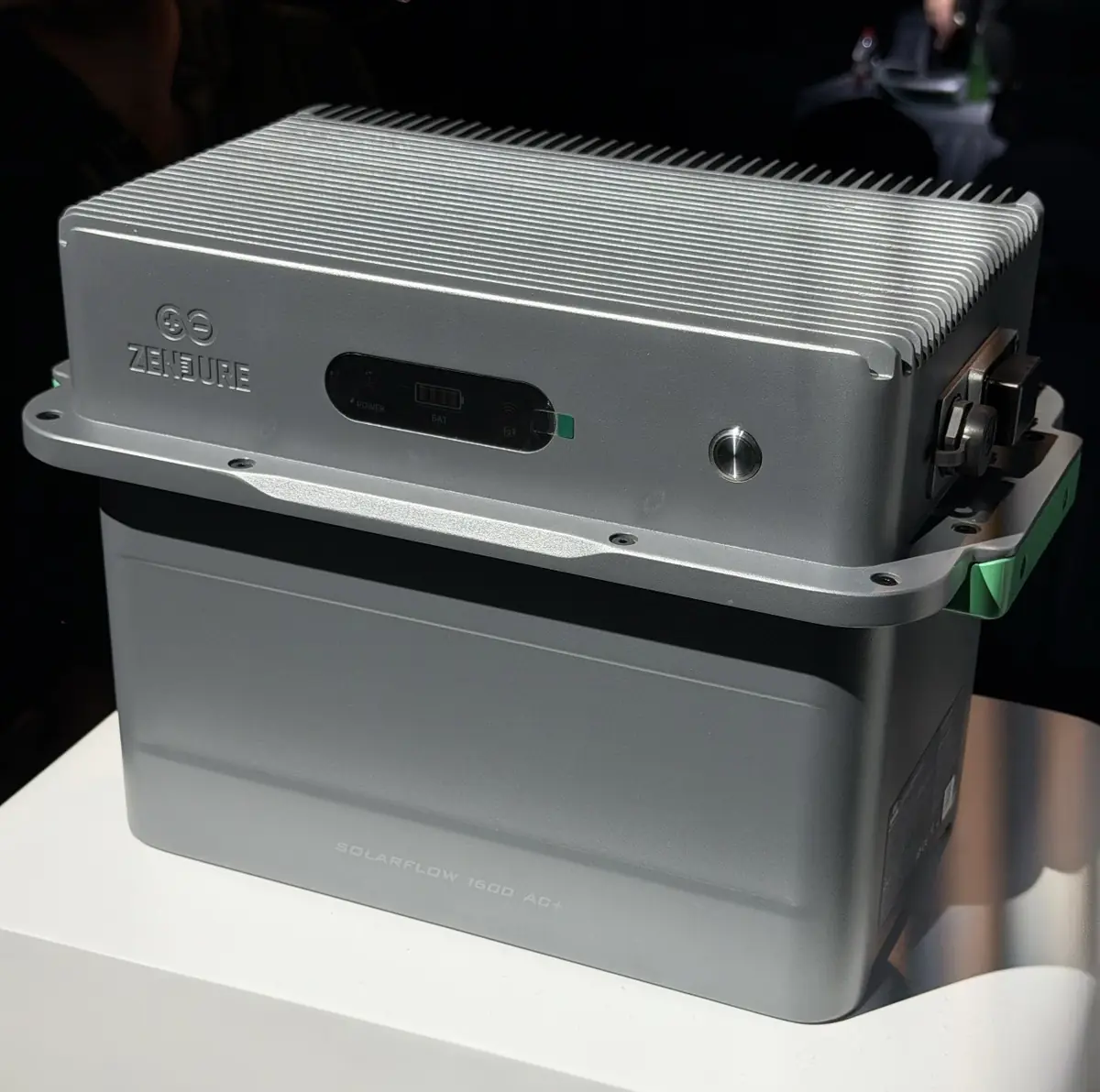 Batteries solaires&nbsp;: Zendure d&eacute;voile les SolarFlow 2400 AC+, 2400 Pro et 1600 AC+&nbsp;! (+ code promo)