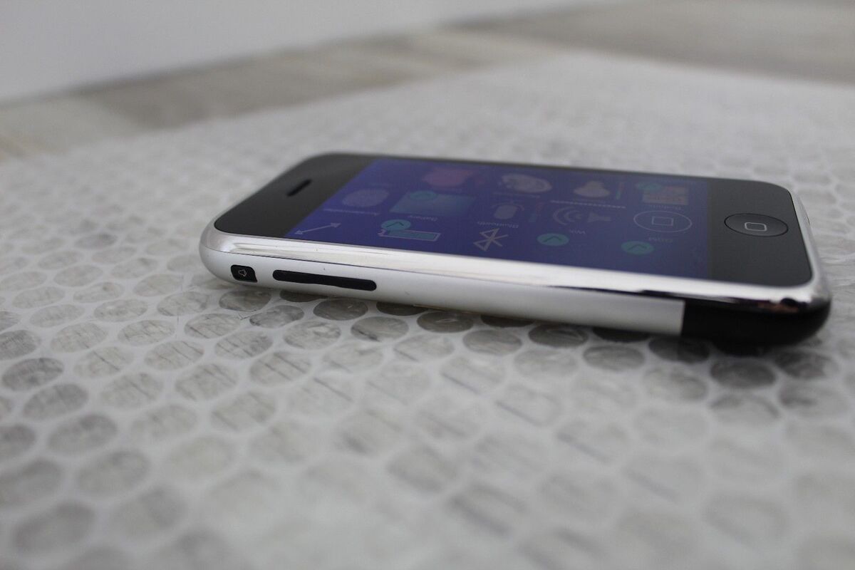 Un prototype d'iPhone Edge fait son apparition sur eBay