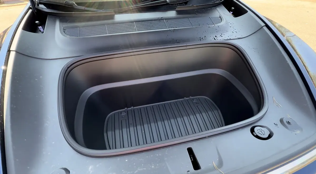 Essai Model Y 7 places 2026&nbsp;: peut-on vraiment partir en vacances en famille avec des bagages&nbsp;?