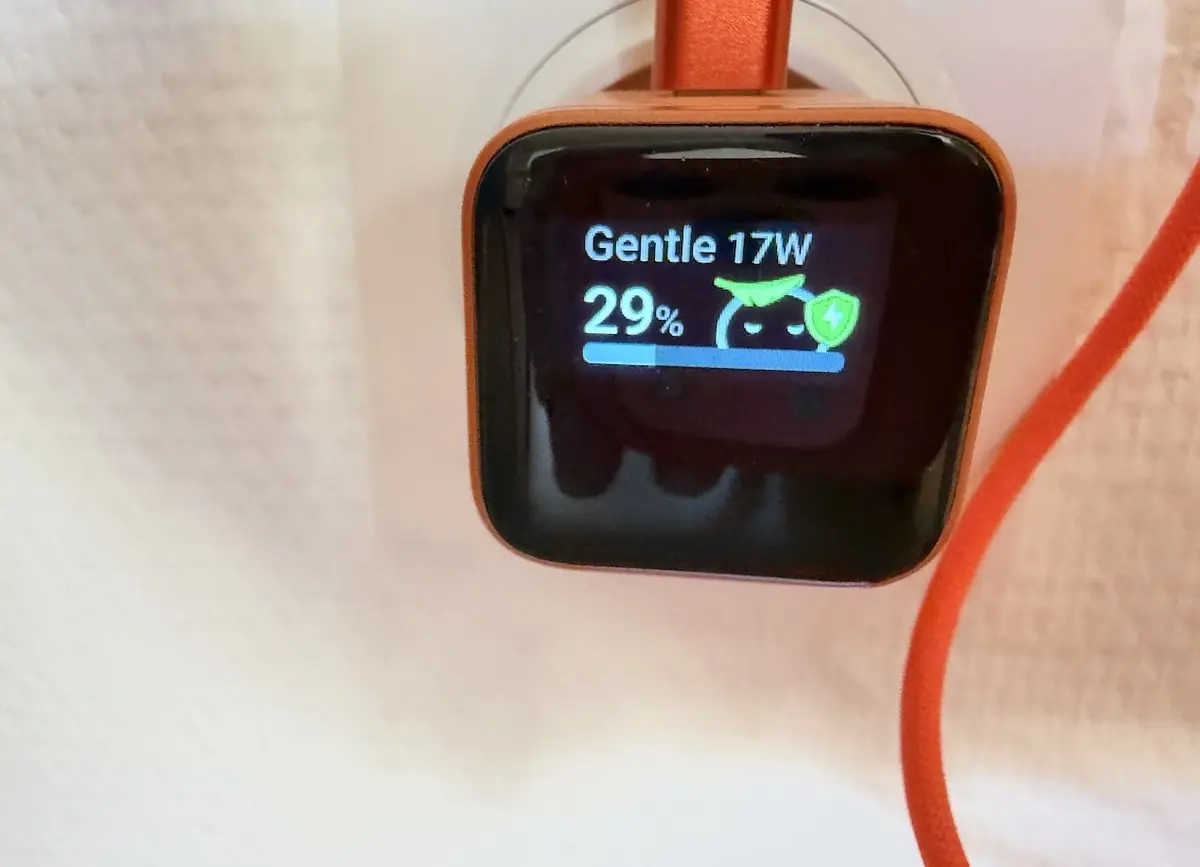 Test du chargeur Anker Nano 45W orange&nbsp;: un &eacute;cran mignon, de la charge "froide", id&eacute;al pour voyager
