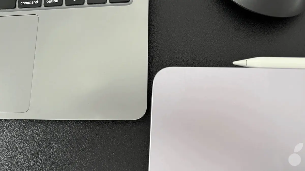 MacBook Air Argent &agrave; gauche, et iPad Air M4 violet &agrave; droite