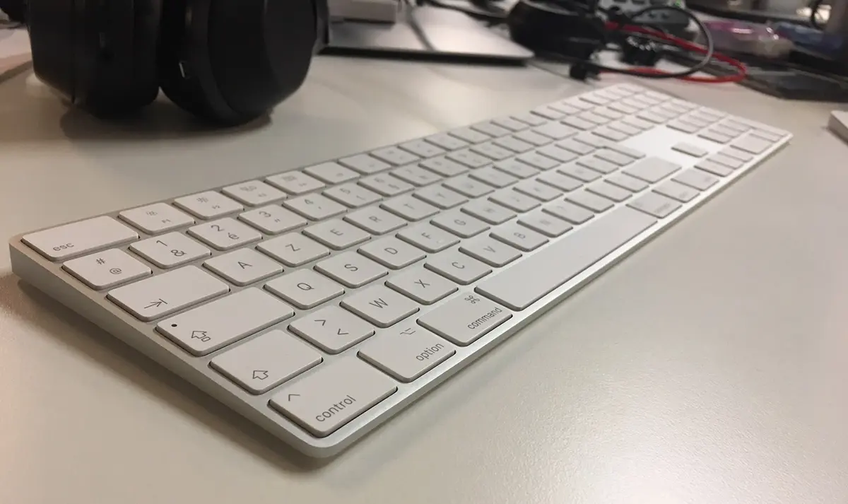 Le Magic Keyboard avec pavé numérique retiré de la vente, car sujet aux pliages ?