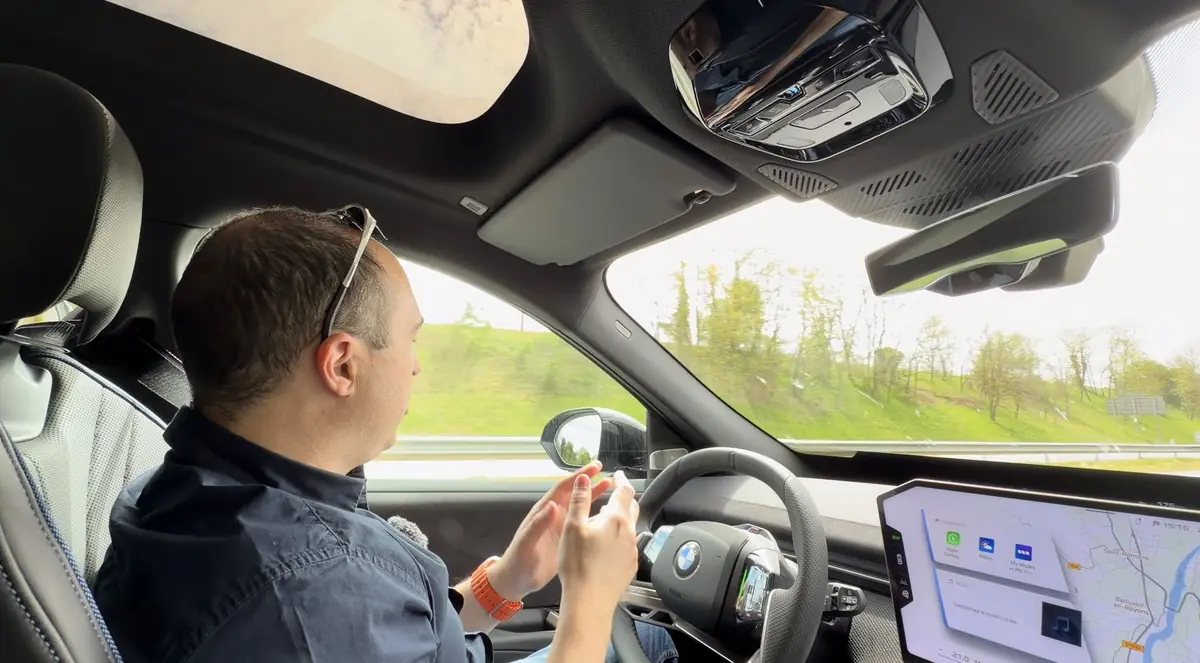 J'ai test&eacute; le BMW iX3 en conduite autonome sur l'autoroute en France et c'est bluffant