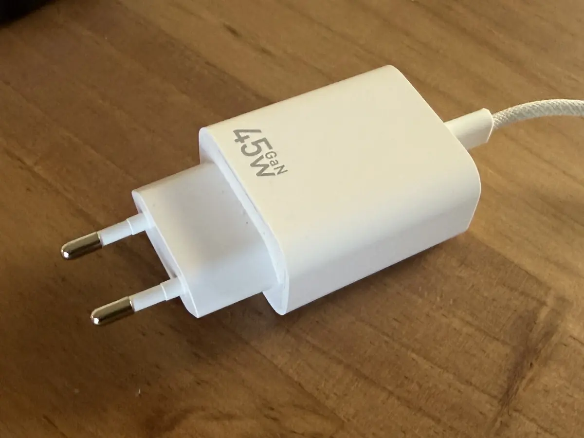 Test du Kuxiu X55 Turbo&nbsp;: le chargeur sans fil 3-en-1 Qi2.2 qui coche toutes les cases