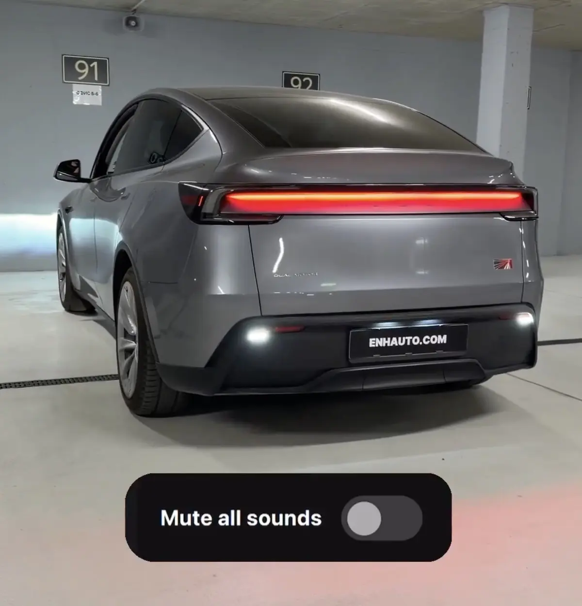 Tesla&nbsp;: les LED int&eacute;rieures deviennent enfin utiles gr&acirc;ce aux S3XY Buttons (+ code promo)