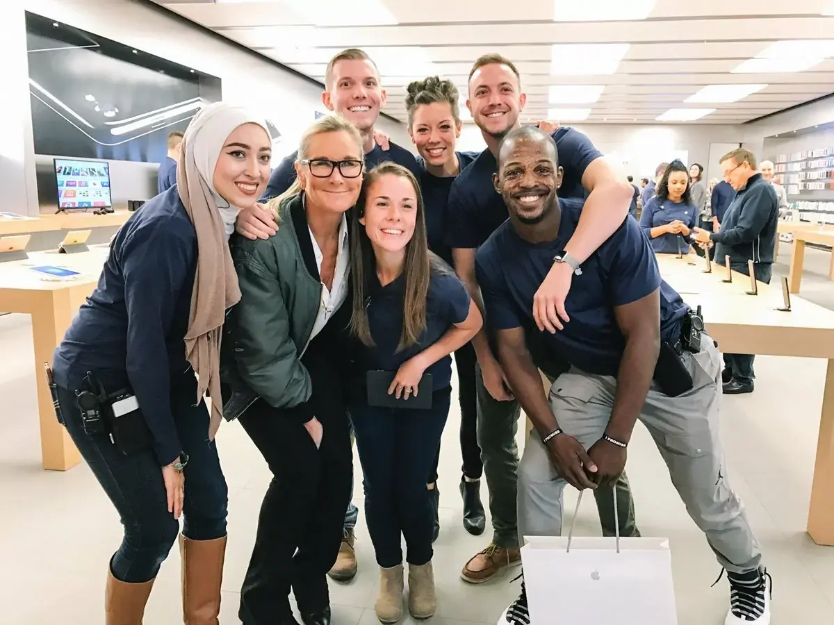 Angela Ahrendts « Je vais être honnête, je ne connais rien à la tech » (entretien d'embauche)