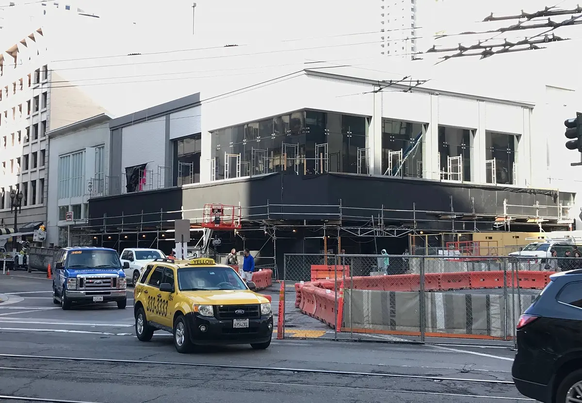 L'image du soir : l'ancien Apple Store de San Francisco est désormais une boutique de...