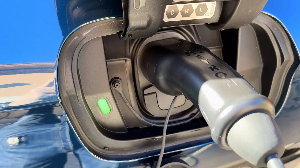 Ce chargeur sur prise 230V pour voiture &eacute;lectrique est ultra-compact&nbsp;! (+ Code promo)