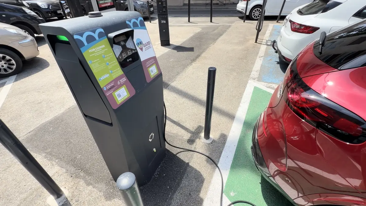 P&eacute;nalit&eacute;s abusives et tarifs opaques&nbsp;: la "charge lente" des voitures &eacute;lectriques vire &agrave; l'arnaque&nbsp;!
