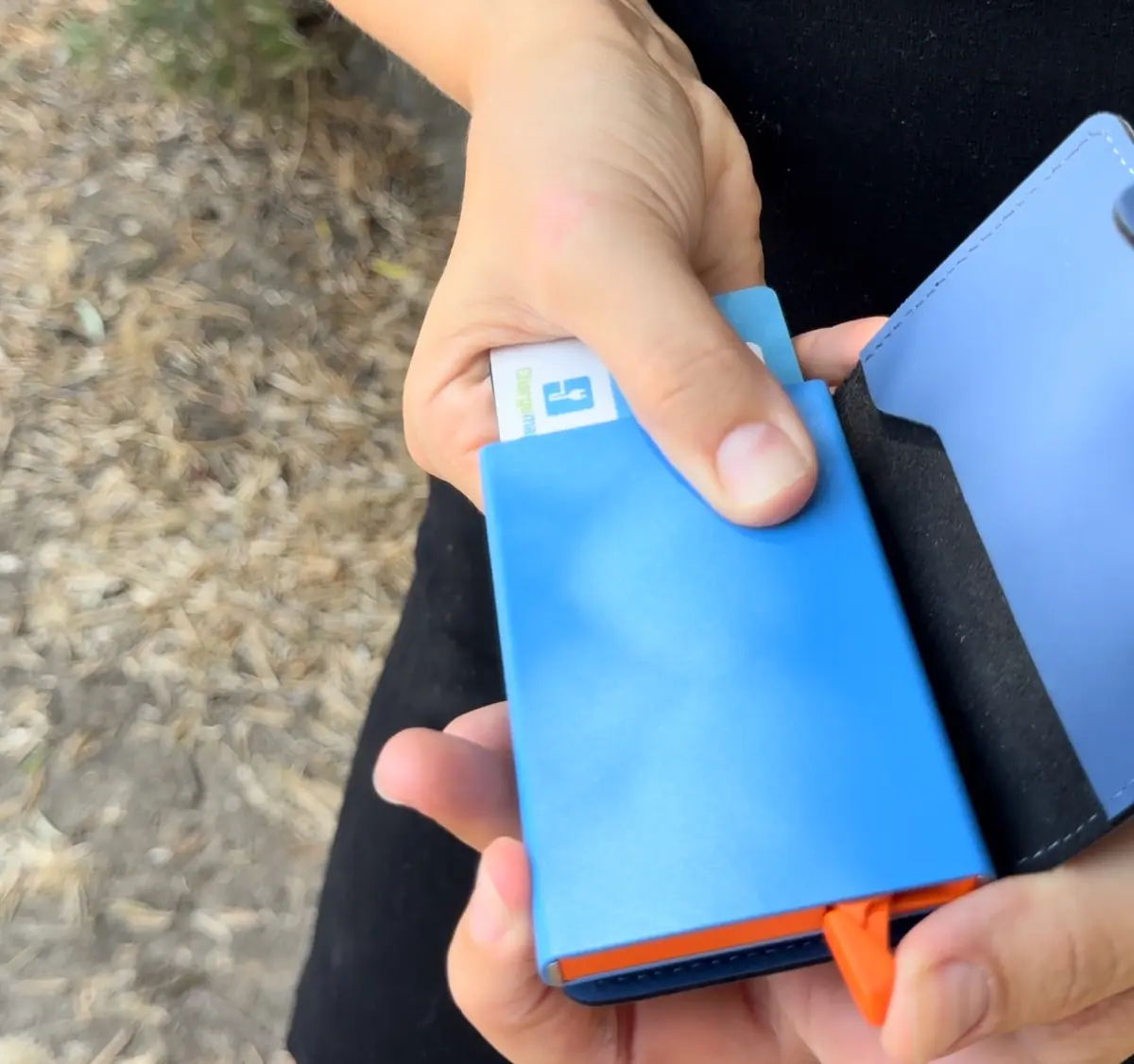 Test comparatif&nbsp;: Chipolo ou AirTag&nbsp;? 5 raisons d'oublier le traqueur d'Apple