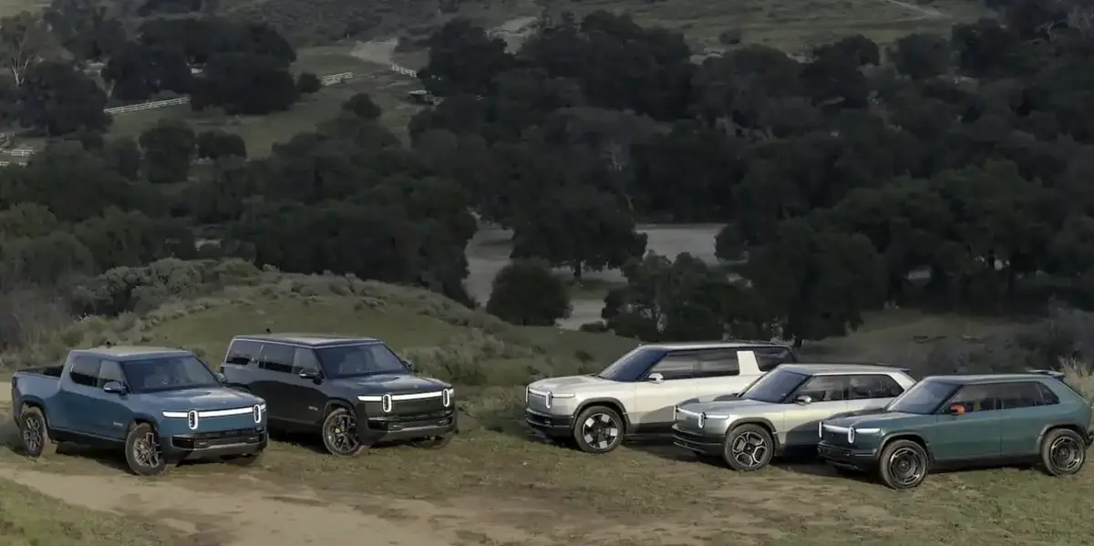 De gauche à droite, Rivian R1T, R1S, R2, R3 et R3X