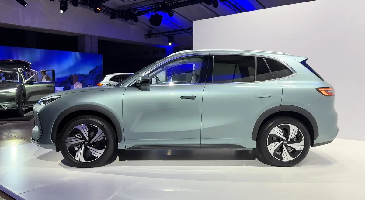 Le chinois Geely d&eacute;barque en France avec l'E5, un SUV &eacute;lectrique cossu, d&egrave;s 399&euro;/mois sans apport