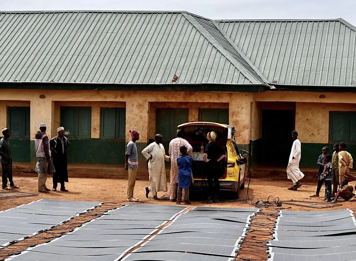 Ils ont réussi traverser l'Afrique en voiture électrique !