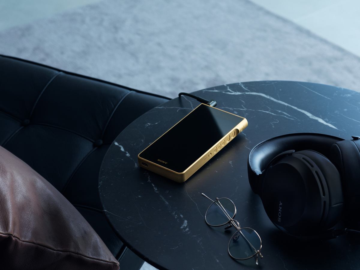 Walkman Sony&nbsp;: trois baladeurs Android, dont un plaqu&eacute; or &agrave; 5 000 euros