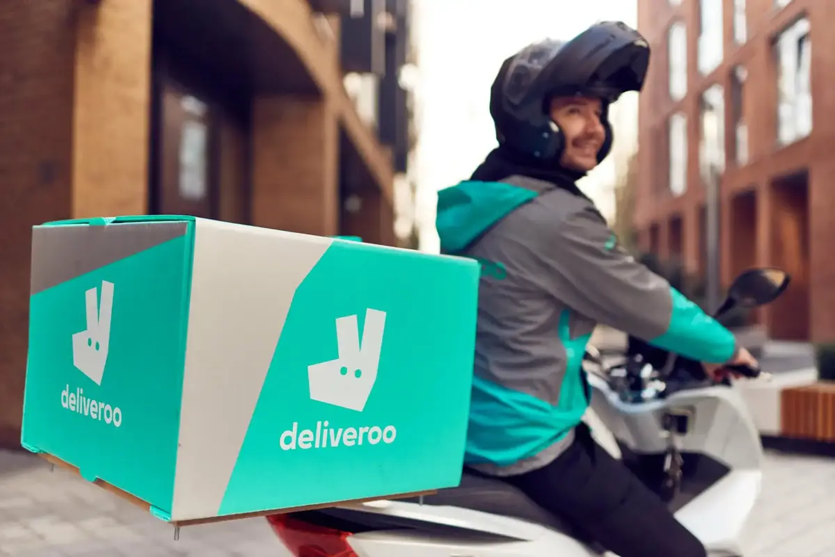 Lyon : les livreurs en scooter bientôt exclus, Deliveroo et Uber Eats en panique