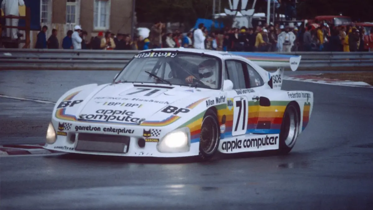 Porsche ressort le logo Apple arc-en-ciel de 1980 sur sa voiture de course