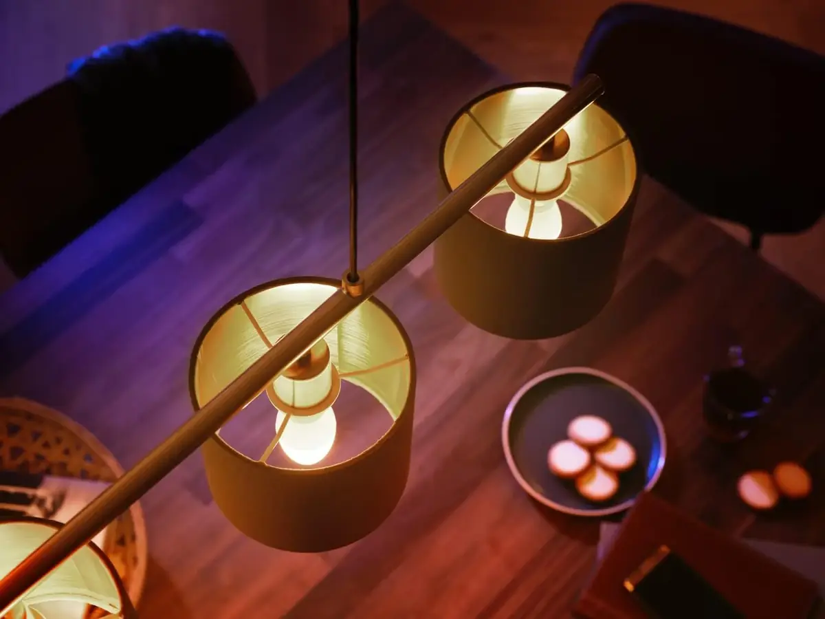 Hue met &agrave; jour ses petites ampoules bougie E14