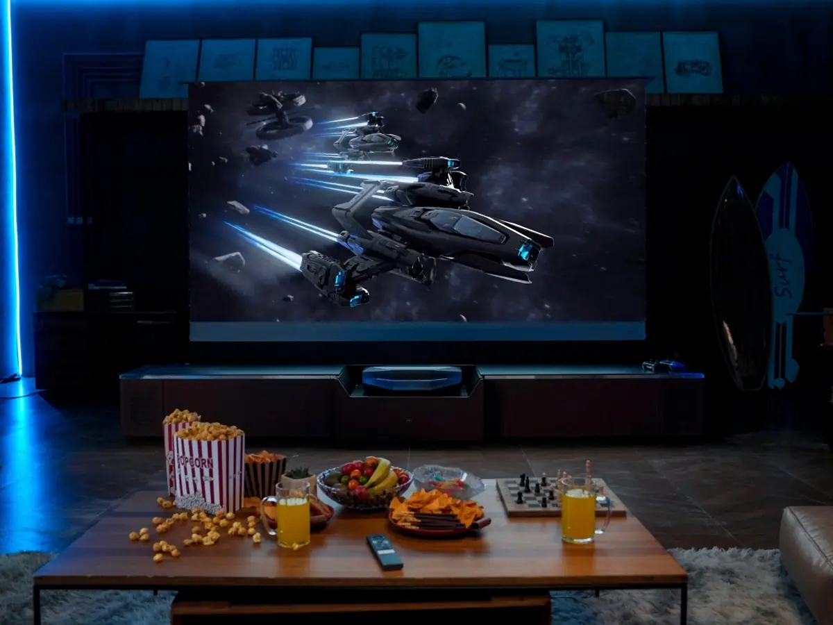 AWOL Vision Aetherion&nbsp;: le cin&eacute;ma 4K triple laser de 200 pouces d&eacute;barque sur Kickstarter