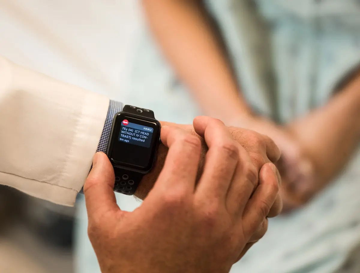 L'iPhone et l'Apple Watch enterreraient-ils le carnet de santé et le stéthoscope ?