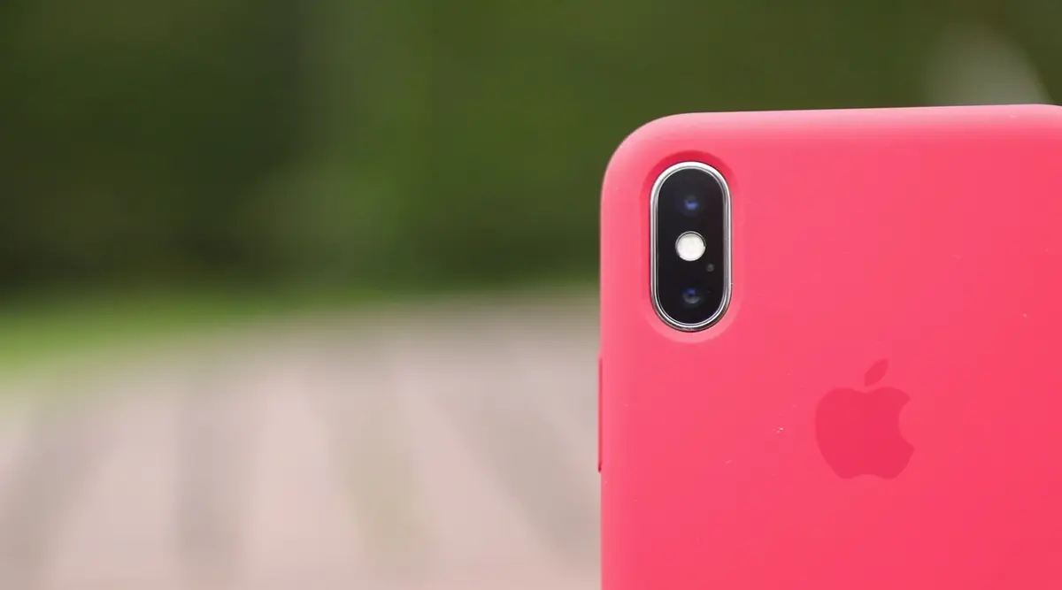 Les coques (RED) pour iPhone X (cuir, silicone, Folio) en images