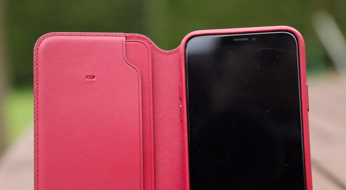 Les coques (RED) pour iPhone X (cuir, silicone, Folio) en images